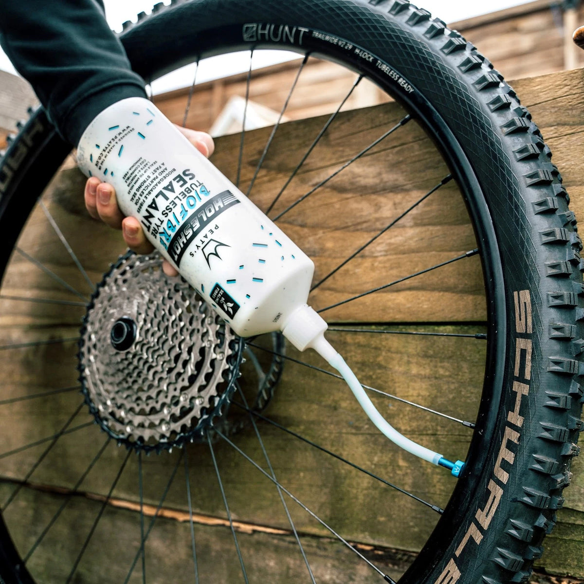 Peaty's Holeshot BioFibre Tubeless Tyre Sealant - Puncture Protection - 500 ml